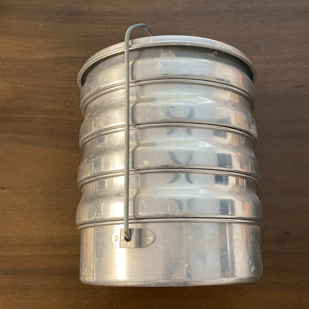 Vintage Aluminum (4) Divided Plates Pie Carrier & Skillet w/ Detachable Handle